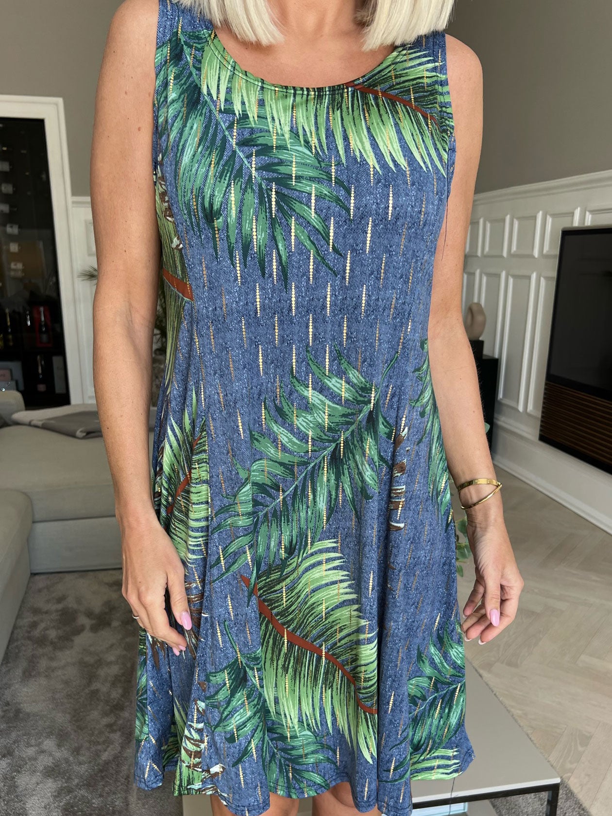 Maj Palm - Sød elastisk sommerkjole med palmemønster